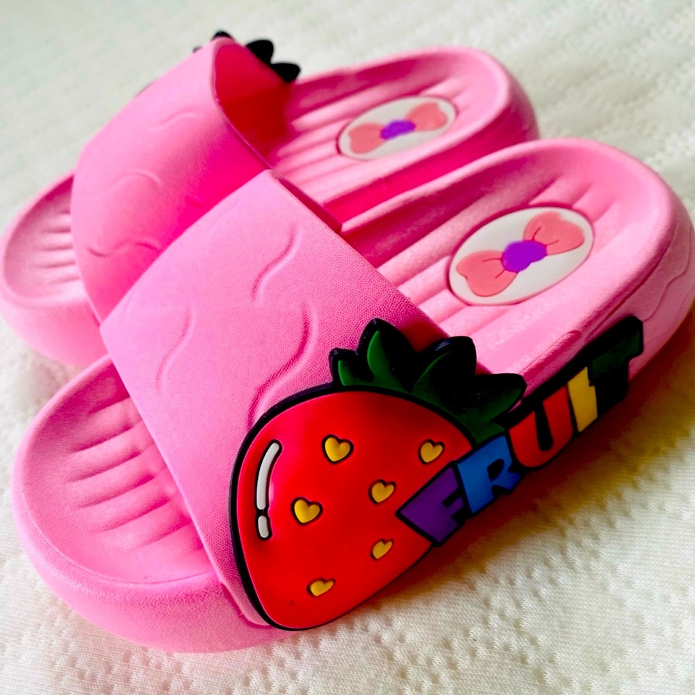 New Toddler fruit flip flops sz 5.5-6.5